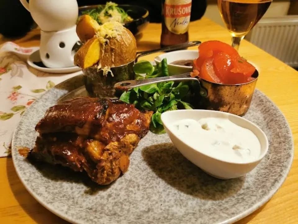 Gdzie zjeść w Iwoniczu-Zdroju? Odkryj najlepsze restauracje i smaki Gdzie zjeść w Iwoniczu-Zdroju? Odkryj najlepsze restauracje i smaki