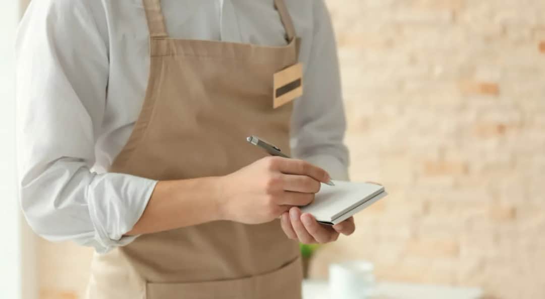 Ile zarabia pracownik hotelu? Zaskakujące fakty o wynagrodzeniach