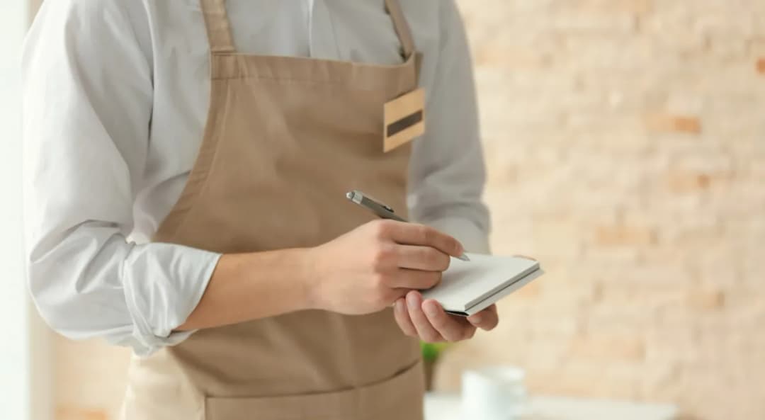 Ile zarabia pracownik hotelu? Zaskakujące fakty o wynagrodzeniach