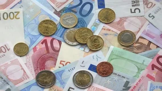 Jaką walutę do Turcji na wakacje, aby uniknąć niekorzystnych kosztów?
