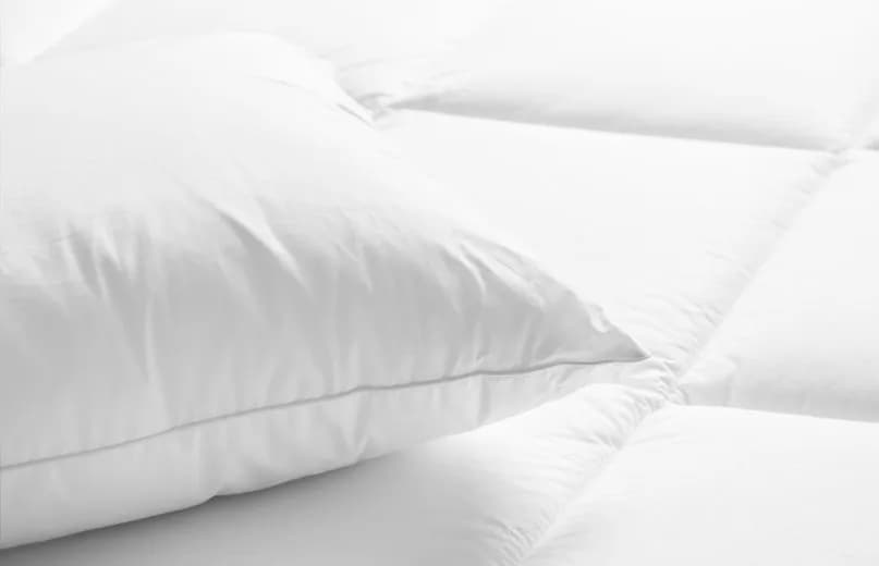 Jakie poduszki są w hotelach? Odkryj komfortowe opcje snu