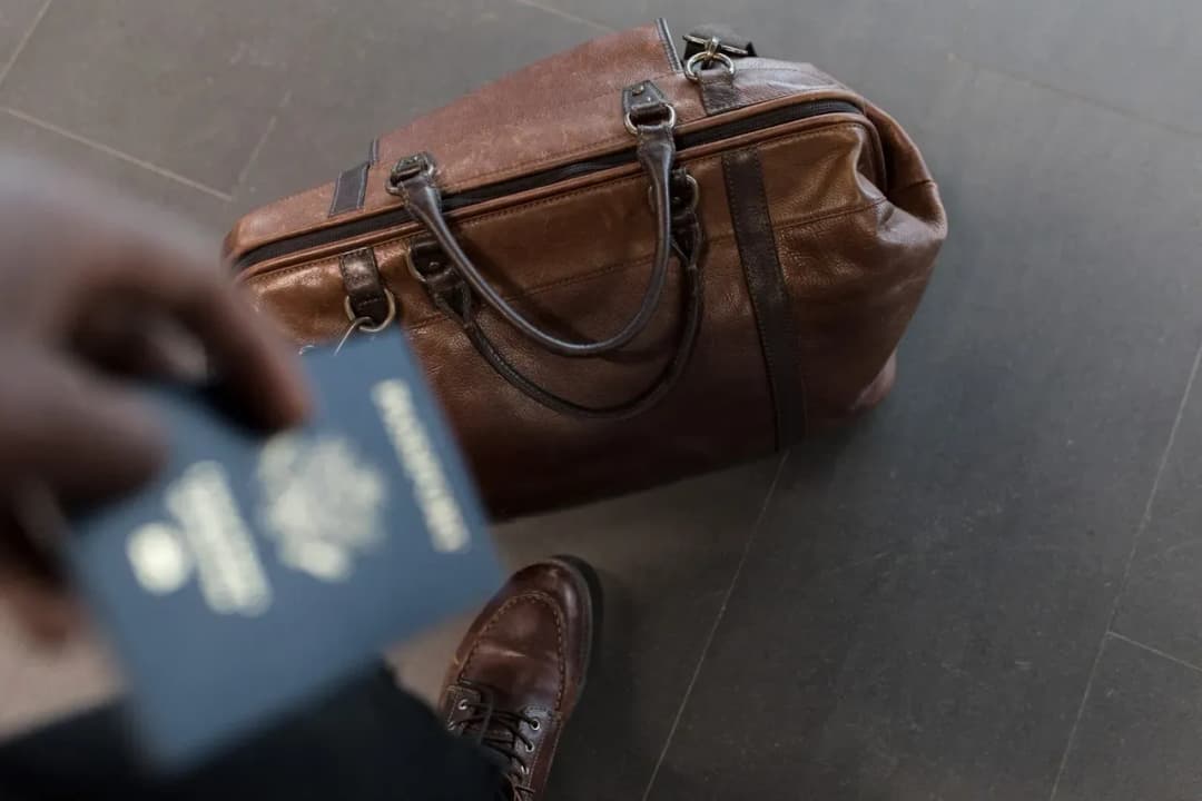 Czy można przewozić pamiątki w bagażu podręcznym? Zasady i ograniczenia